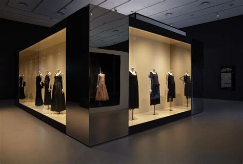 v&a gabrielle chanel exhibition.